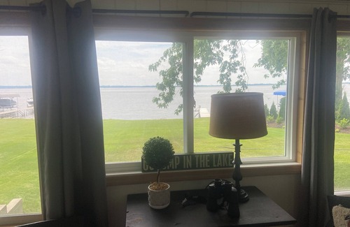 Butte Des Morts Cottage | Charming 3-bedroom LAKESIDE cottage on the north shore of Lake Butte des Morts.