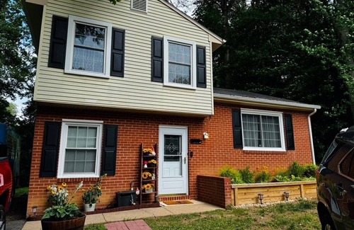 Fredericksburg House | Charming 3-bedroom house with WiFi, AC in Fredericksburg