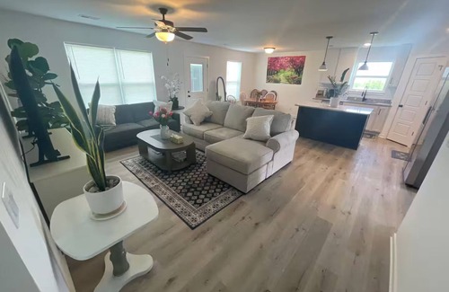 Jeffersonville House | Charming 3-bedroom house in wonderful Jeffersonville with WiFi, AC