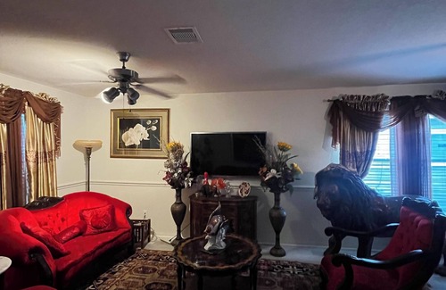Missouri City House | Charming 3-bedroom house in Missouri City with WiFi access