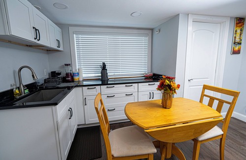 Leominster Apartment | Charming 3-bedroom apartment with WiFi, AC in lovely Leominster