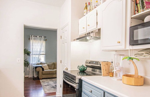 Aiken House | Charming 3-bedroom Charleston Row Style Home