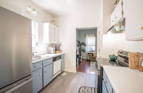 Aiken House | Charming 3-bedroom Charleston Row Style Home