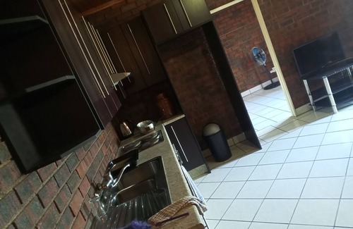 Germiston Cottage | Charming 3-bedroom cottage with AC and WiFi in enchanting Germiston