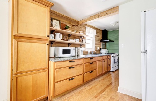 Ocean View Other | Charming 3-bedroom farmhouse with AC, WiFi, 5 minutes to Sea Isle Beaches!