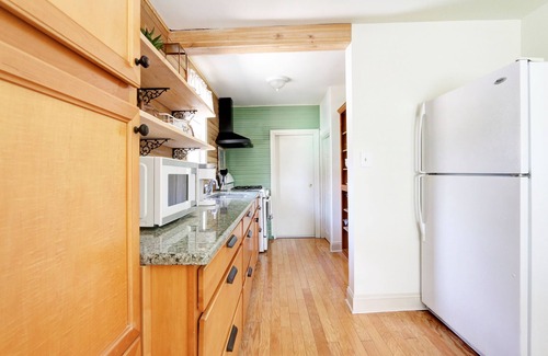 Ocean View Other | Charming 3-bedroom farmhouse with AC, WiFi, 5 minutes to Sea Isle Beaches!