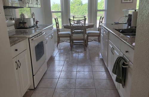 Okeechobee House | Charming 3-bedroom house with pool, outdoor kitchen and access to The Big O!