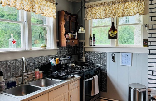 Cavendish House | Charming 3-bedroom home with 3 TVs/WiFi in quintessential Cavendish, Vermont!