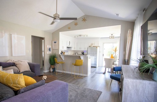 Oakdale House | Charming 3-bedroom house 10 mins from Charlotte Uptown with WiFi, AC