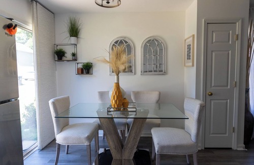 Oakdale House | Charming 3-bedroom house 10 mins from Charlotte Uptown with WiFi, AC