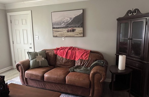 Hope Hull House | Charming 3-bedroom house with AC and fitness room in nice Hope Hull.
