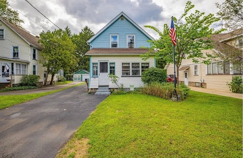 North Greece House | Charming 3-bedroom house in Rochester 2 min form waterfront & other activities