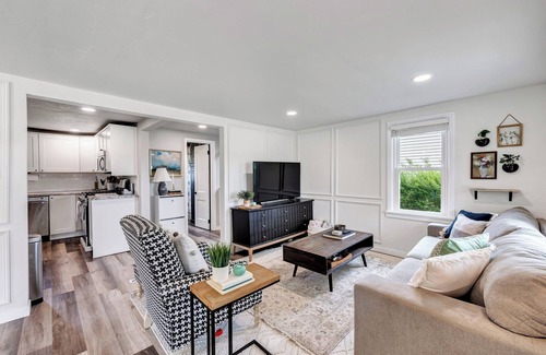 De Pere House | Charming 3-bedroom house near Green Bay Hotspots