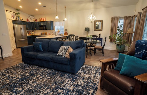 Clovis House | Charming 3-bedroom house with WiFi, AC in peaceful Clovis