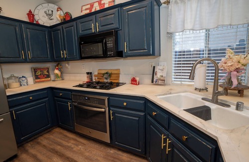 Clovis House | Charming 3-bedroom house with WiFi, AC in peaceful Clovis