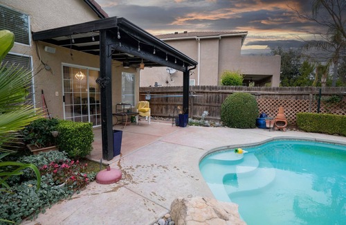 Clovis House | Charming 3-bedroom house with WiFi, AC in peaceful Clovis