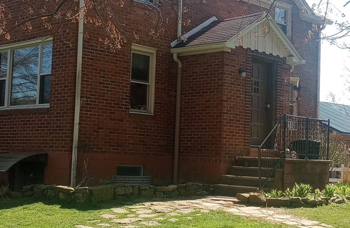Plum House | Charming 3-bedroom house in Verona, 2 miles at Oakmont U.S Open 2025