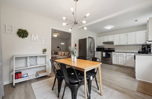 Harrisburg House | Charming 3-Bedroom Retreat with Fire Pit ~10min to UNCC