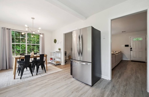 Harrisburg House | Charming 3-Bedroom Retreat with Fire Pit ~10min to UNCC
