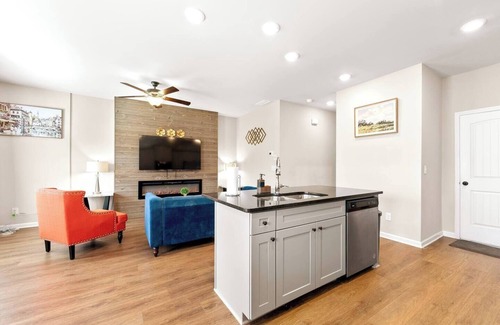 Cliftondale House | Charming 3-bedroom townhome in amazing Atlanta with WiFi, AC and King Bed