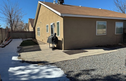 Skies West House | Charming 3-bedroom house 15 minutes from Balloon Fiesta Park
