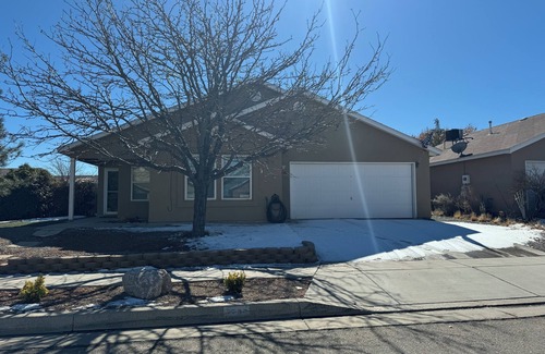 Skies West House | Charming 3-bedroom house 15 minutes from Balloon Fiesta Park