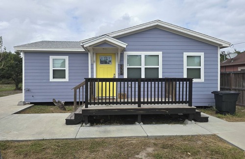 Aransas Pass Cottage | Charming 3-bedroom cottage in serene Aransas Pass with AC, WiFi