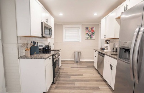 Near Northside House | Charming 3-Bedroom Retreat in the Heart of Indianapolis