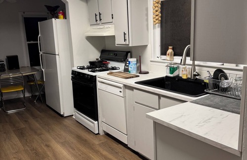 Lake Zurich House | Charming 3-bedroom house in Lake Zurich with AC, fitness room, WiFi