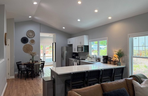Troy House | Charming 3-bedroom house in tranquil Mount Gilead with lake views