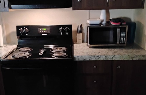 Sandersville House | Charming 3-bedroom house in Sandersville with WiFi and AC