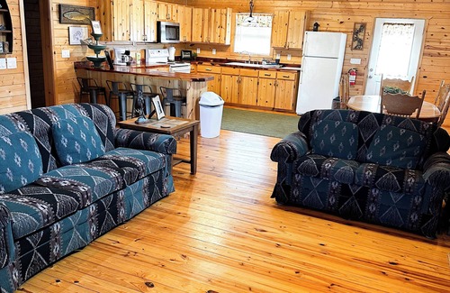 Boswell Cabin | Charming 3-bedroom, waterfront cabin in delightful Zion with WiFi & AC