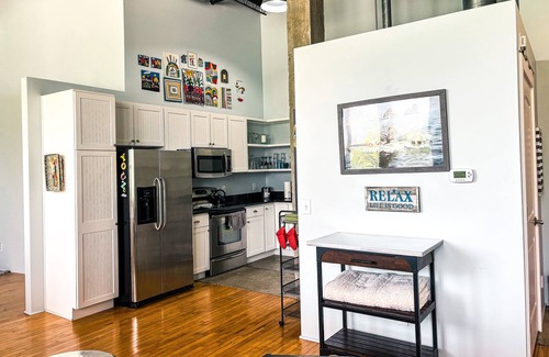 South Haven Condo | Charming 3 BR condo with WiFi/AC, pool/hot tub/movie theater in fab South Haven