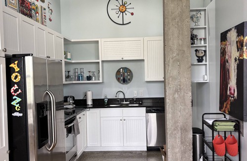 South Haven Condo | Charming 3 BR condo with WiFi/AC, pool/hot tub/movie theater in fab South Haven