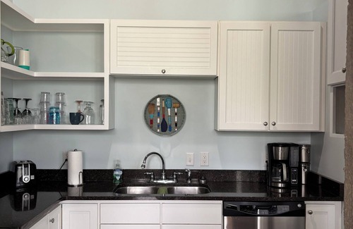 South Haven Condo | Charming 3 BR condo with WiFi/AC, pool/hot tub/movie theater in fab South Haven