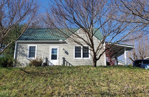 Bristol House | Charming 3br/2 bath house, 5 mins from downtown
