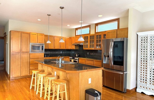 Lake Forest Park House | Charming 4-bedroom bungalow with AC, office, fireplace & lake view