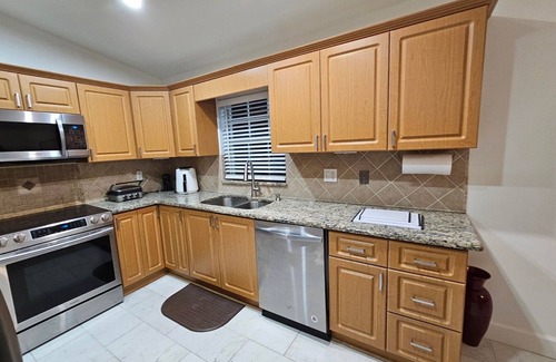 Pembroke Pines House | Charming 4-bedroom house with WiFi, Amenities in pleasant Pembroke Pines