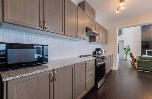 Dwight House | Charming 4-bedroom Lake of Bays Home