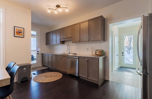 Dwight House | Charming 4-bedroom Lake of Bays Home