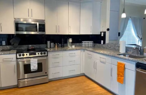 Florence Condo | Charming 4-bedroom condo with WiFi, AC in fabulous Florence Downtown
