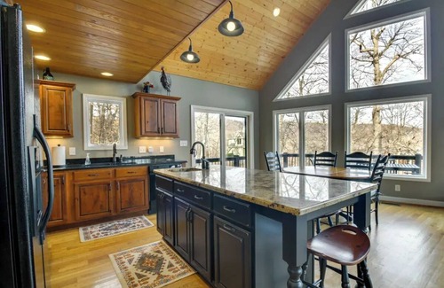 Pedlars Edge House | Charming 4-bedroom home with WiFi, game room and more near Wintergreen Resort!