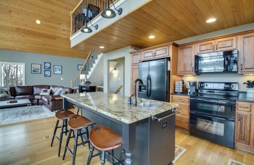 Pedlars Edge House | Charming 4-bedroom home with WiFi, game room and more near Wintergreen Resort!