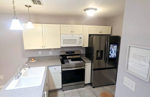 Sun 'N Lake House | Charming 4-bedroom house with WiFi, AC in fantastic Sebring