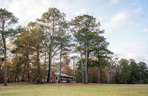 Fitzpatrick House | Charming 4-bedroom country house with AC, high speed WiFi in Fitzpatrick.