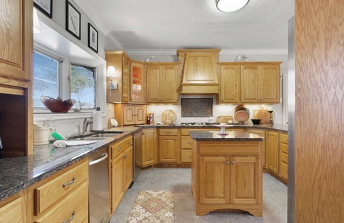 Piney Flats House | Charming 4 Bedroom House on the Lake in Piney Flats