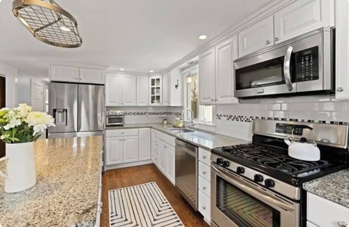Harwich House | Charming 4 BR house with AC and WiFi and outdoor shower in enchanting Harwich