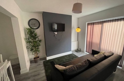 Liverpool House | Charming 4Bedroom entire House at Orleans