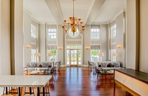 Manchester Hotel | Charming 4BR Perfect for Exploring Manchester's Beauty | Pool | Bar | Restaurant