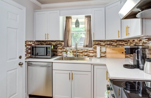 Alpharetta House | Charming Alpharetta Home w/ Spacious Yard!